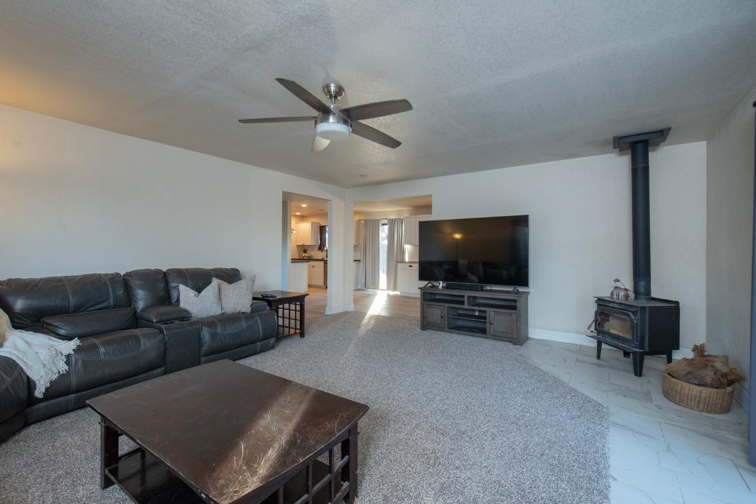 41789 Marmot Ln, Auberry, CA 93602