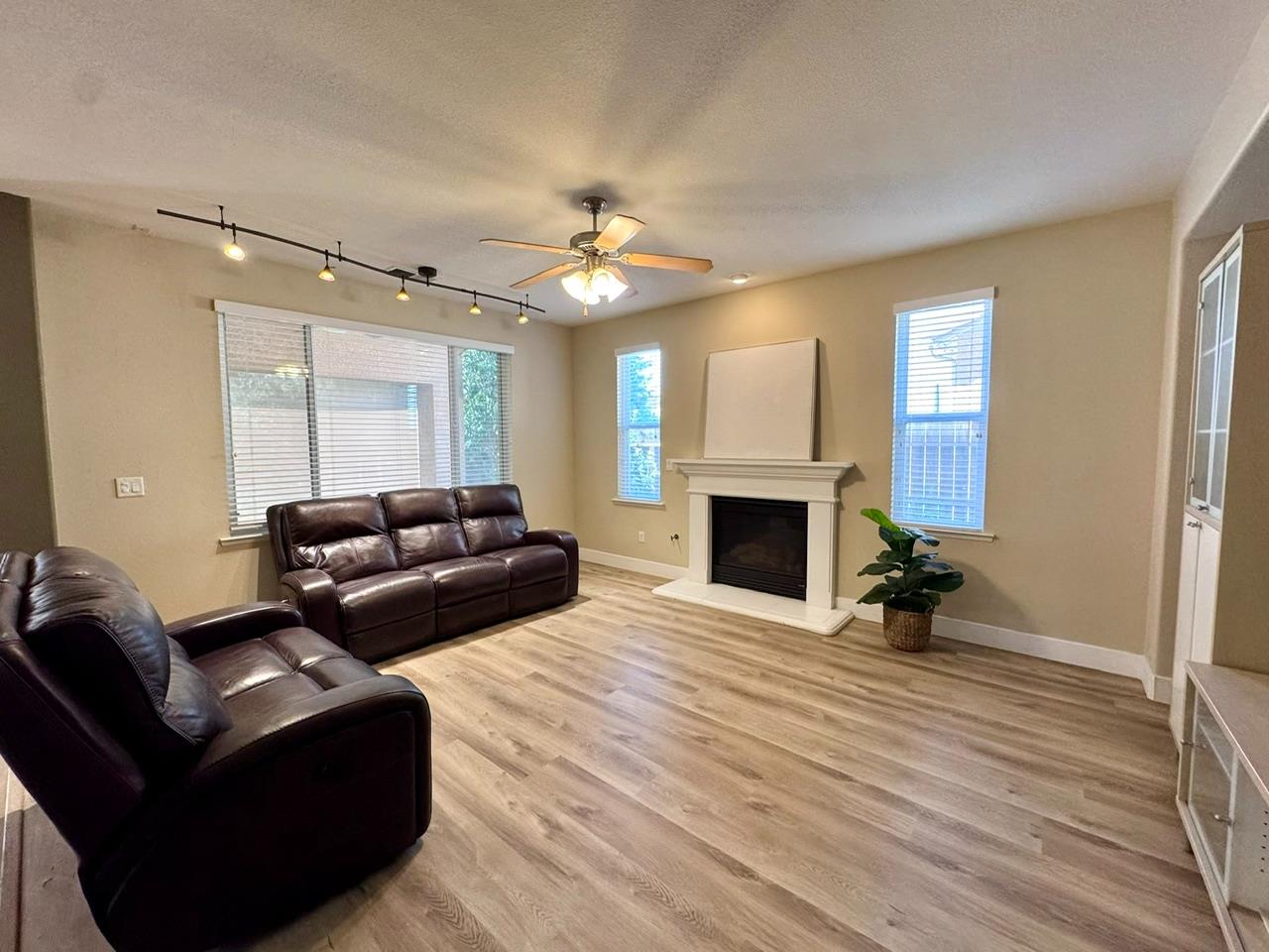 8553 N Ann Ave, Fresno, CA 93720