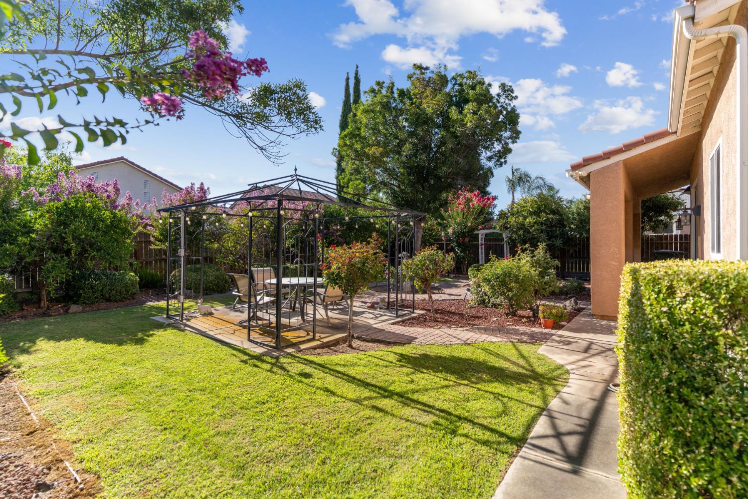8553 N Ann Ave, Fresno, CA 93720