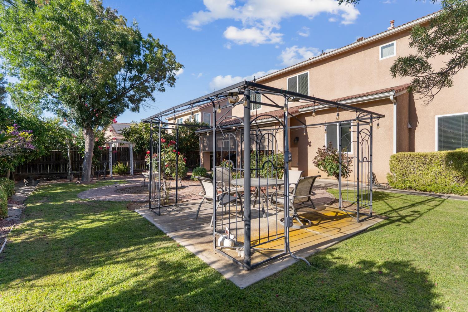 8553 N Ann Ave, Fresno, CA 93720