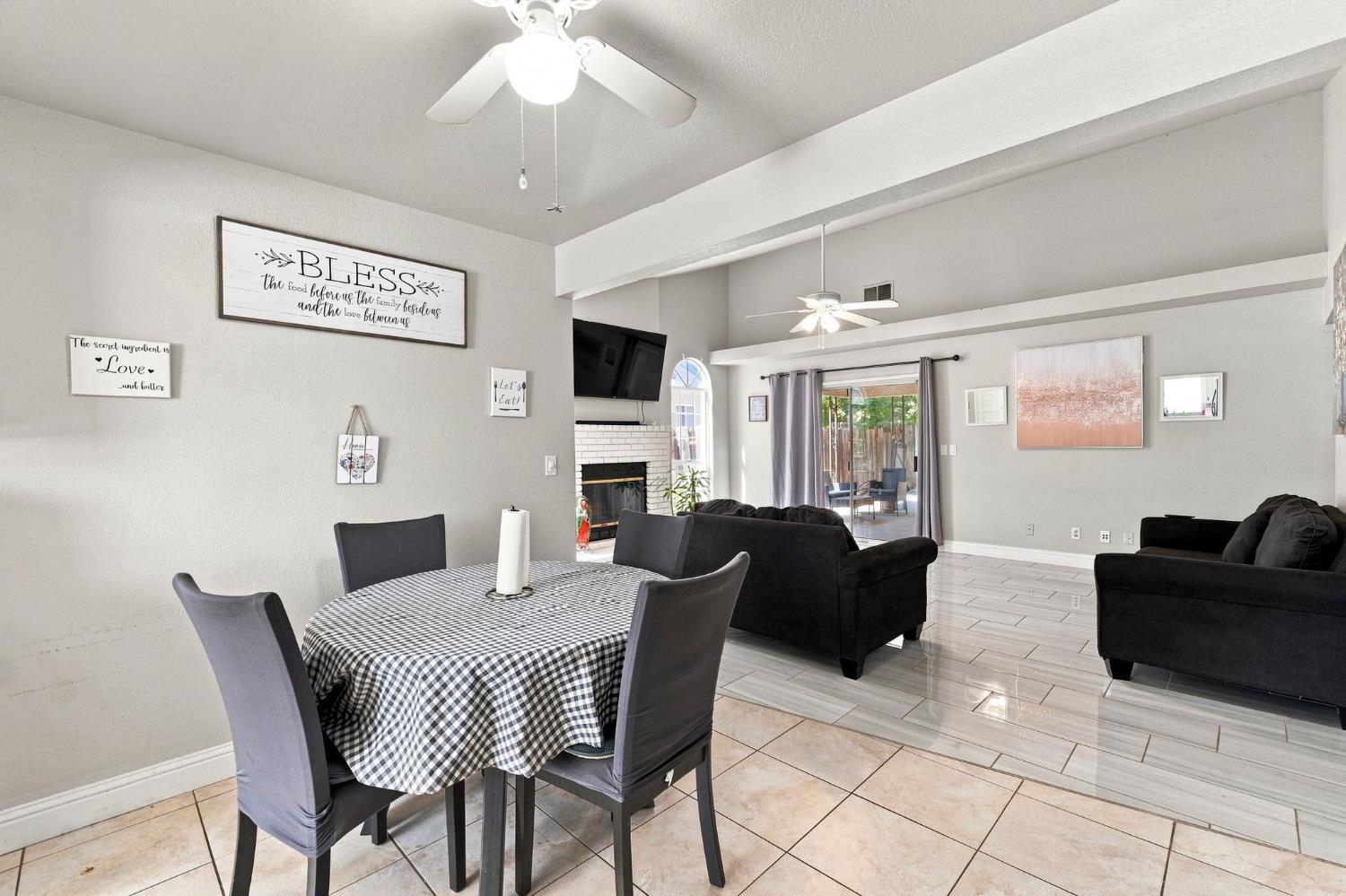 9673 N Sharon Ave, Fresno, CA 93720