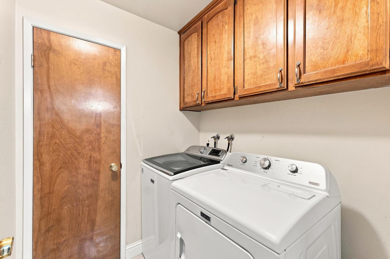 9673 N Sharon Ave, Fresno, CA 93720