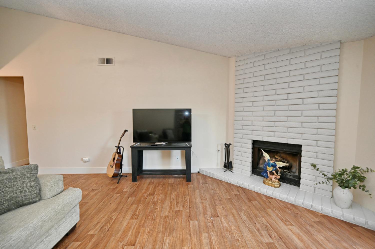 4985 E Butler Ave #120, Fresno, CA 93727