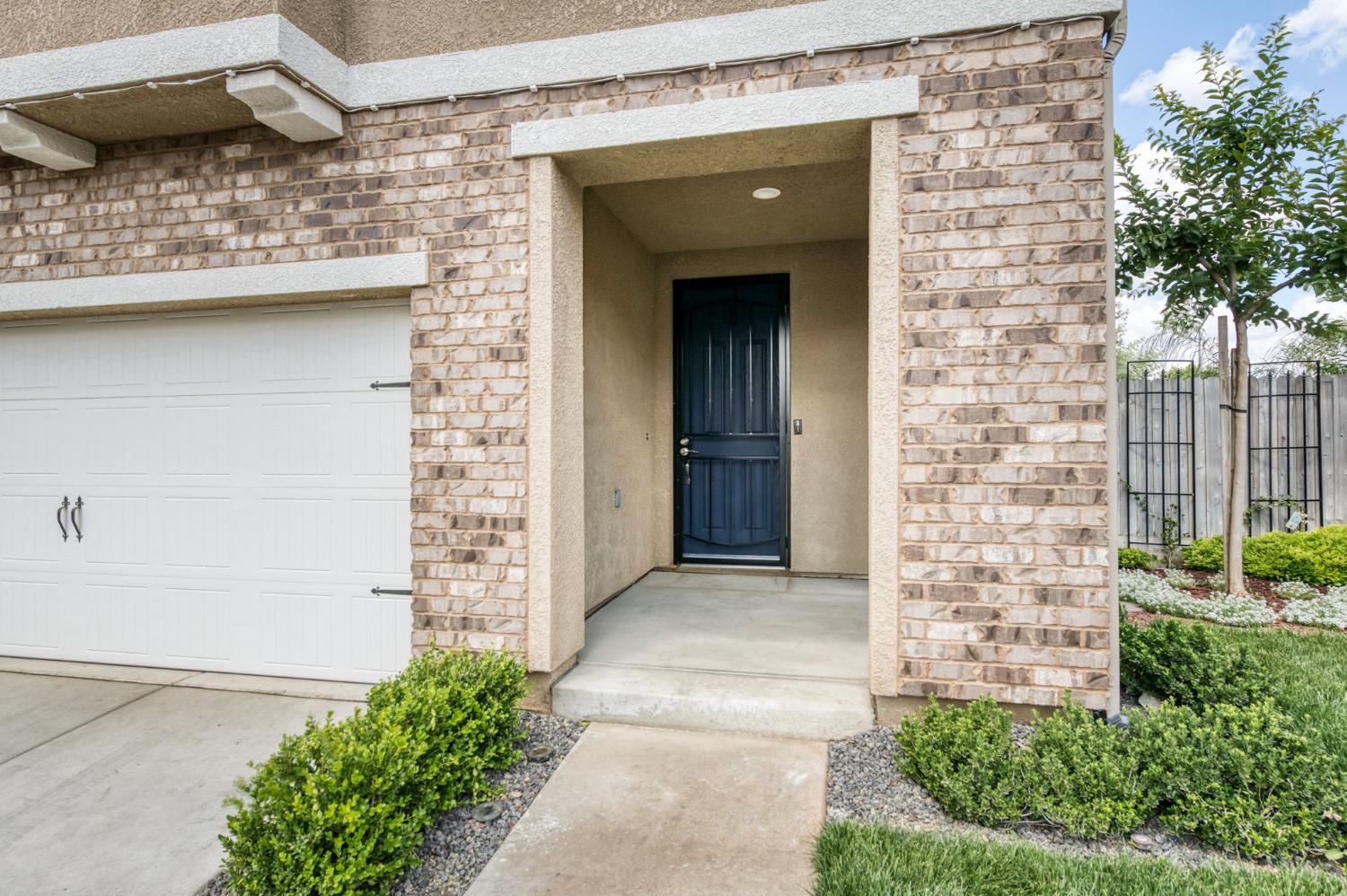 5402 W Santa Barbara Dr, Fresno, CA 93722