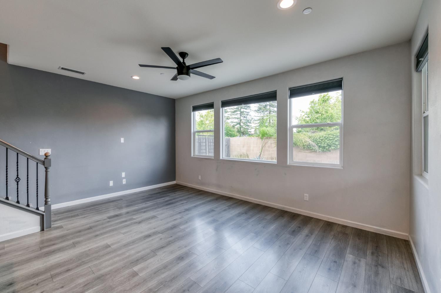 5402 W Santa Barbara Dr, Fresno, CA 93722