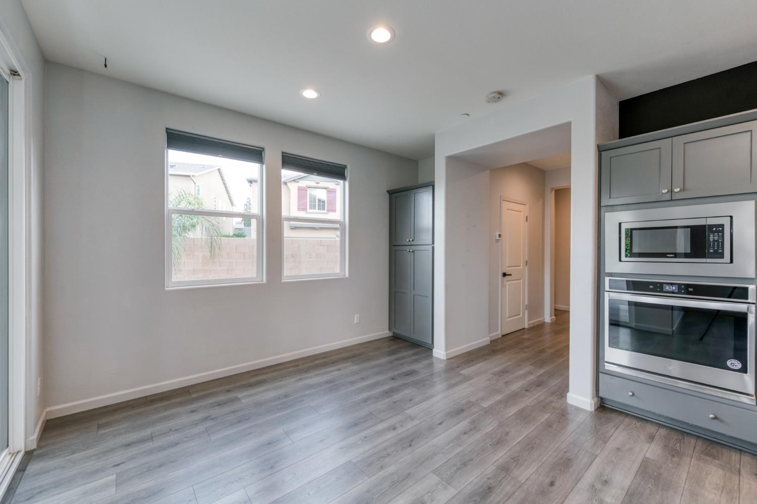 5402 W Santa Barbara Dr, Fresno, CA 93722