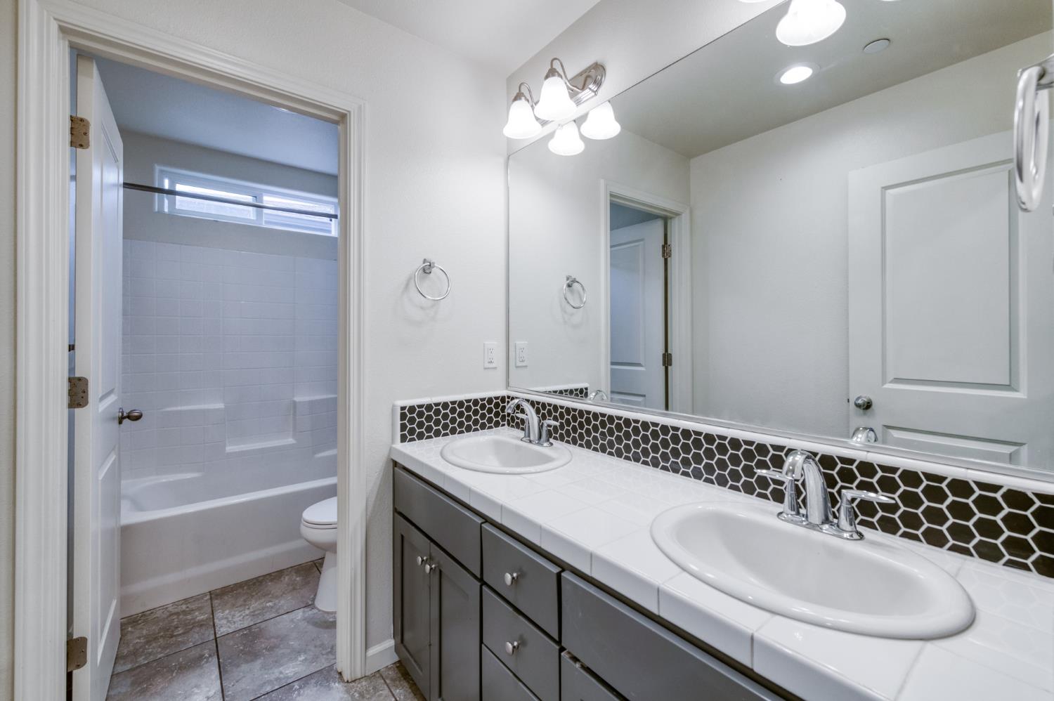 5402 W Santa Barbara Dr, Fresno, CA 93722