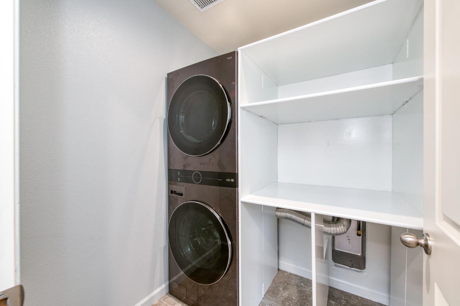 5402 W Santa Barbara Dr, Fresno, CA 93722