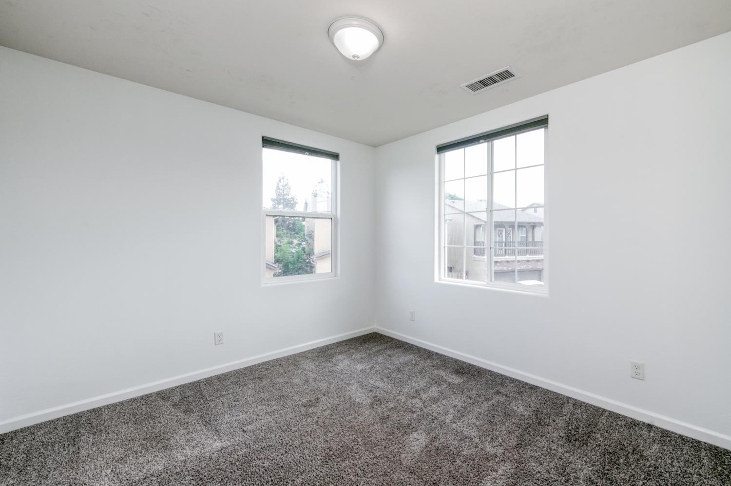 5402 W Santa Barbara Dr, Fresno, CA 93722