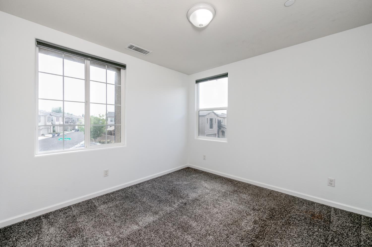 5402 W Santa Barbara Dr, Fresno, CA 93722