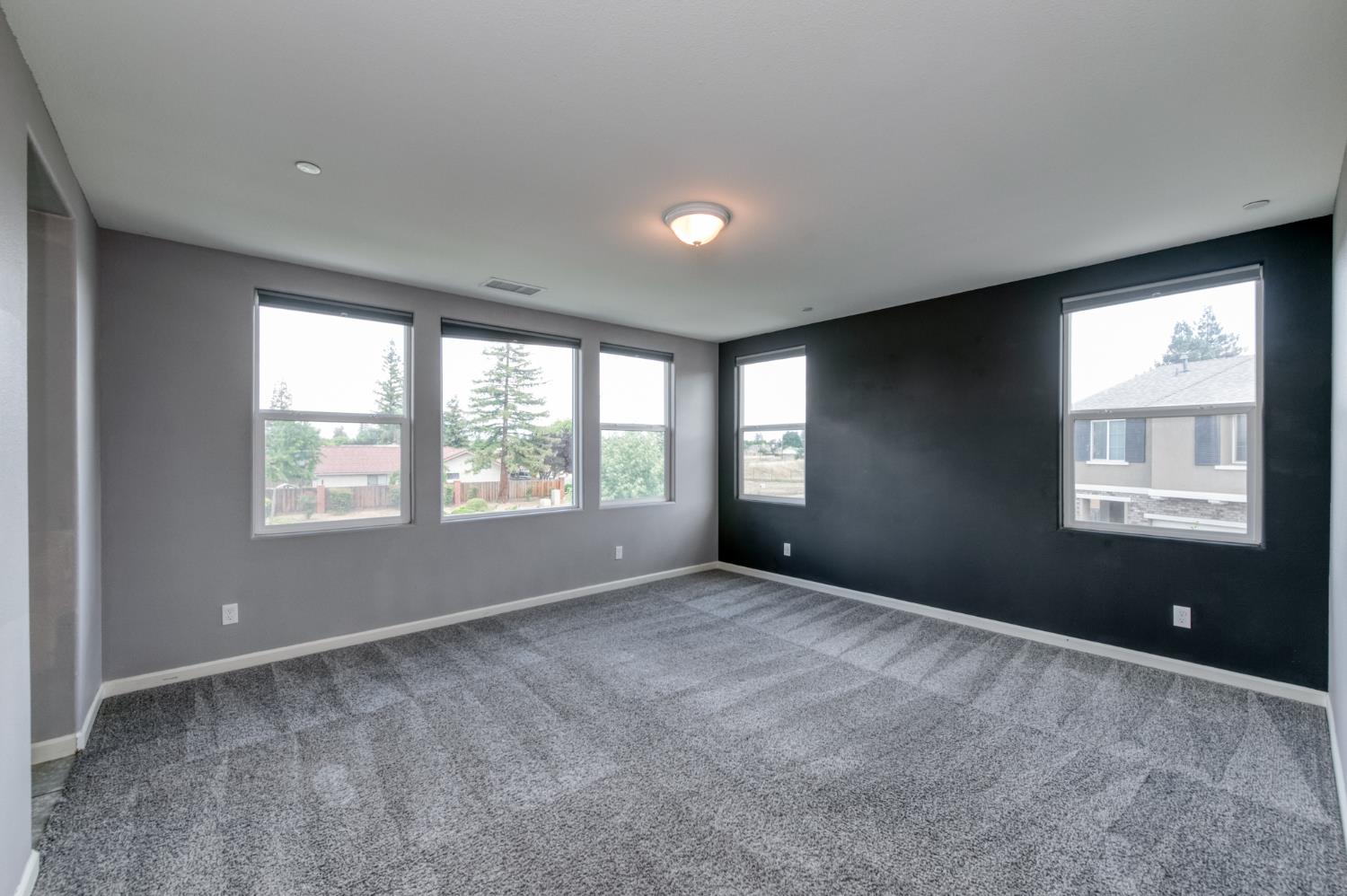 5402 W Santa Barbara Dr, Fresno, CA 93722