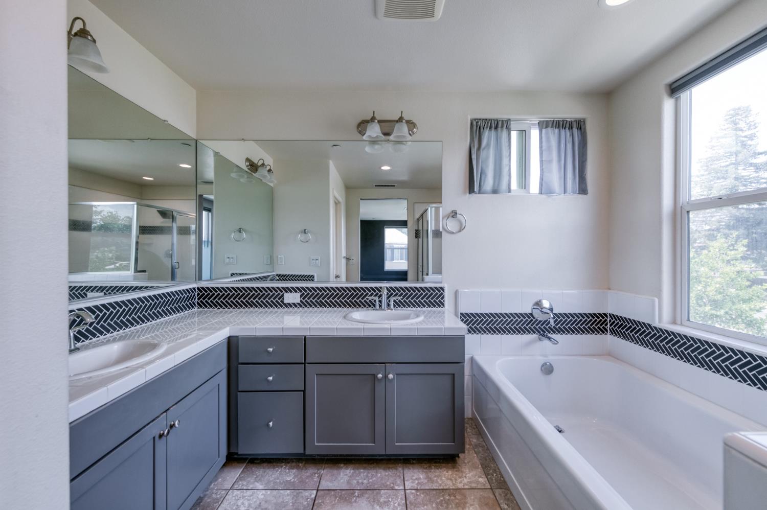 5402 W Santa Barbara Dr, Fresno, CA 93722