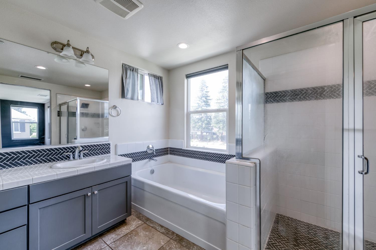 5402 W Santa Barbara Dr, Fresno, CA 93722