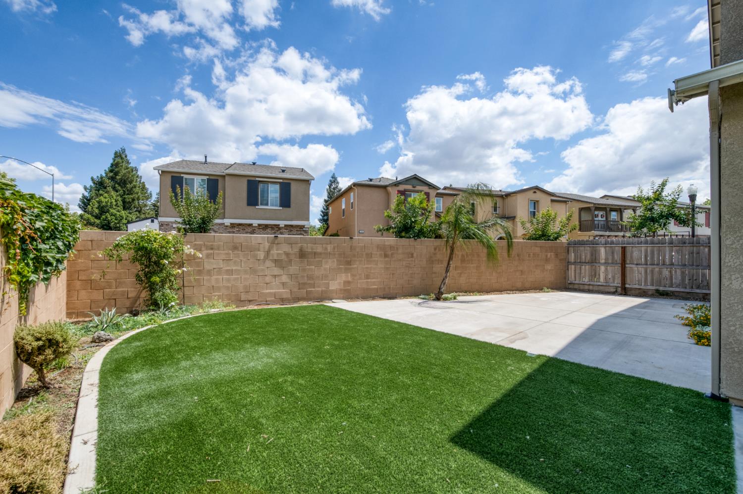 5402 W Santa Barbara Dr, Fresno, CA 93722