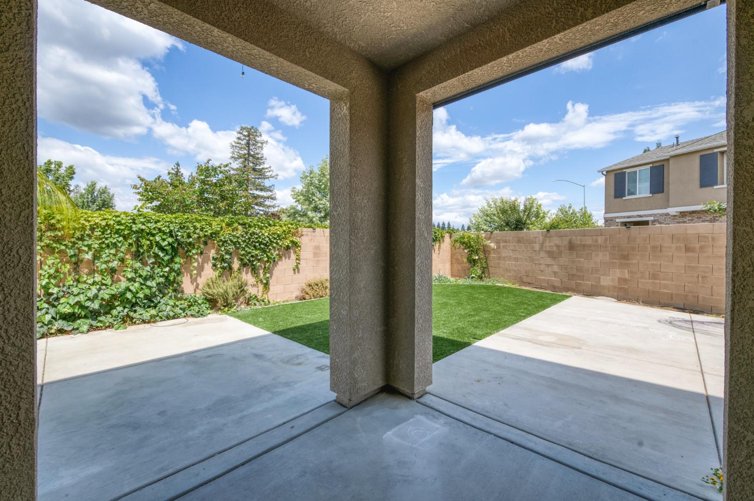 5402 W Santa Barbara Dr, Fresno, CA 93722