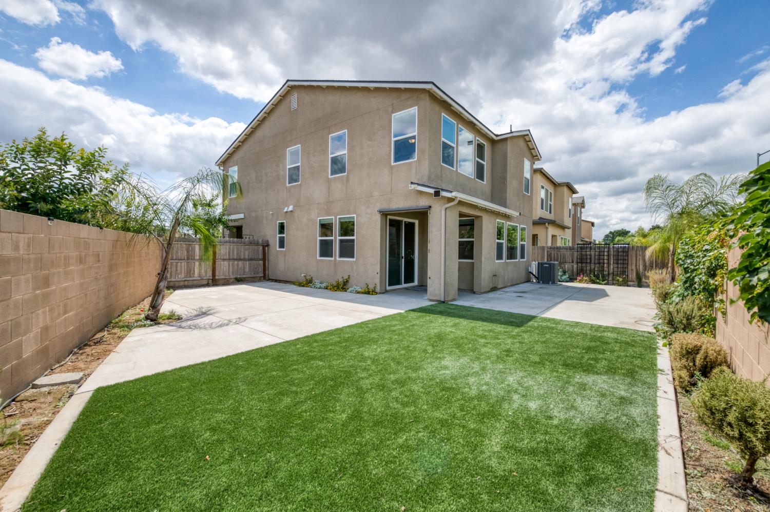 5402 W Santa Barbara Dr, Fresno, CA 93722