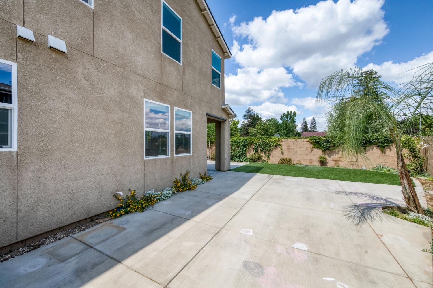 5402 W Santa Barbara Dr, Fresno, CA 93722