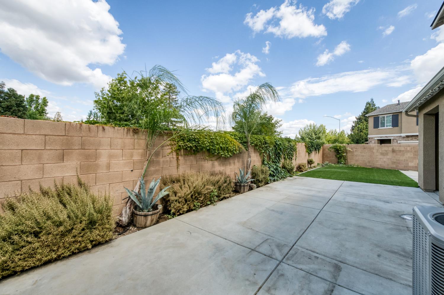 5402 W Santa Barbara Dr, Fresno, CA 93722