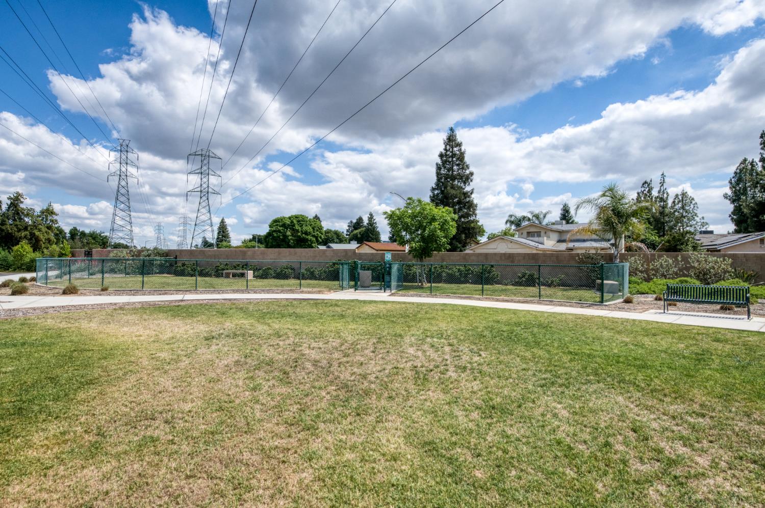 5402 W Santa Barbara Dr, Fresno, CA 93722