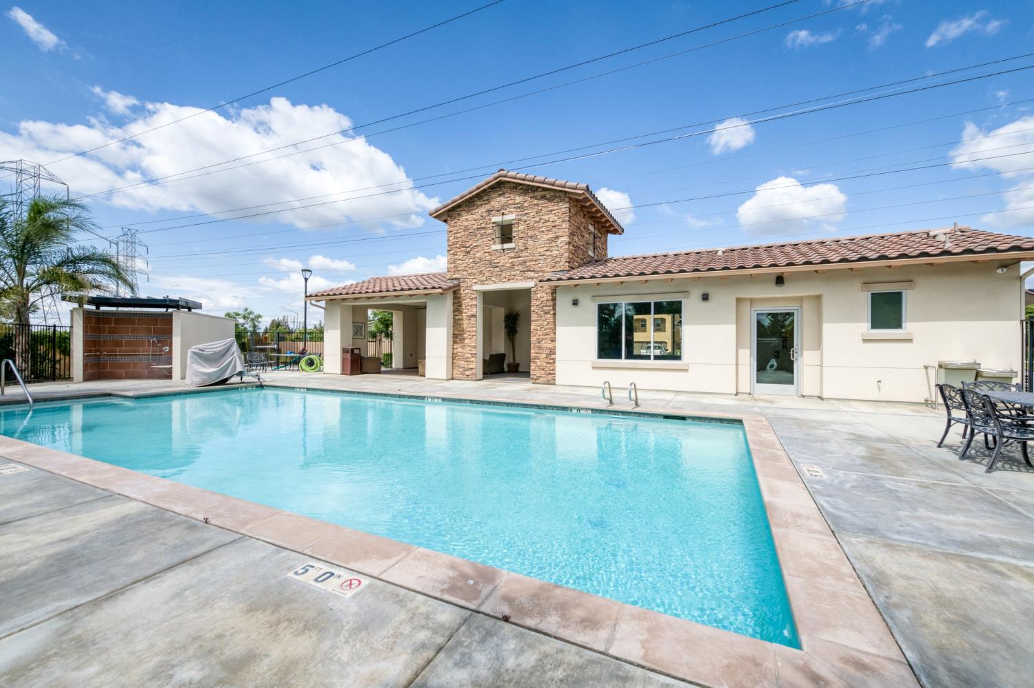 5402 W Santa Barbara Dr, Fresno, CA 93722
