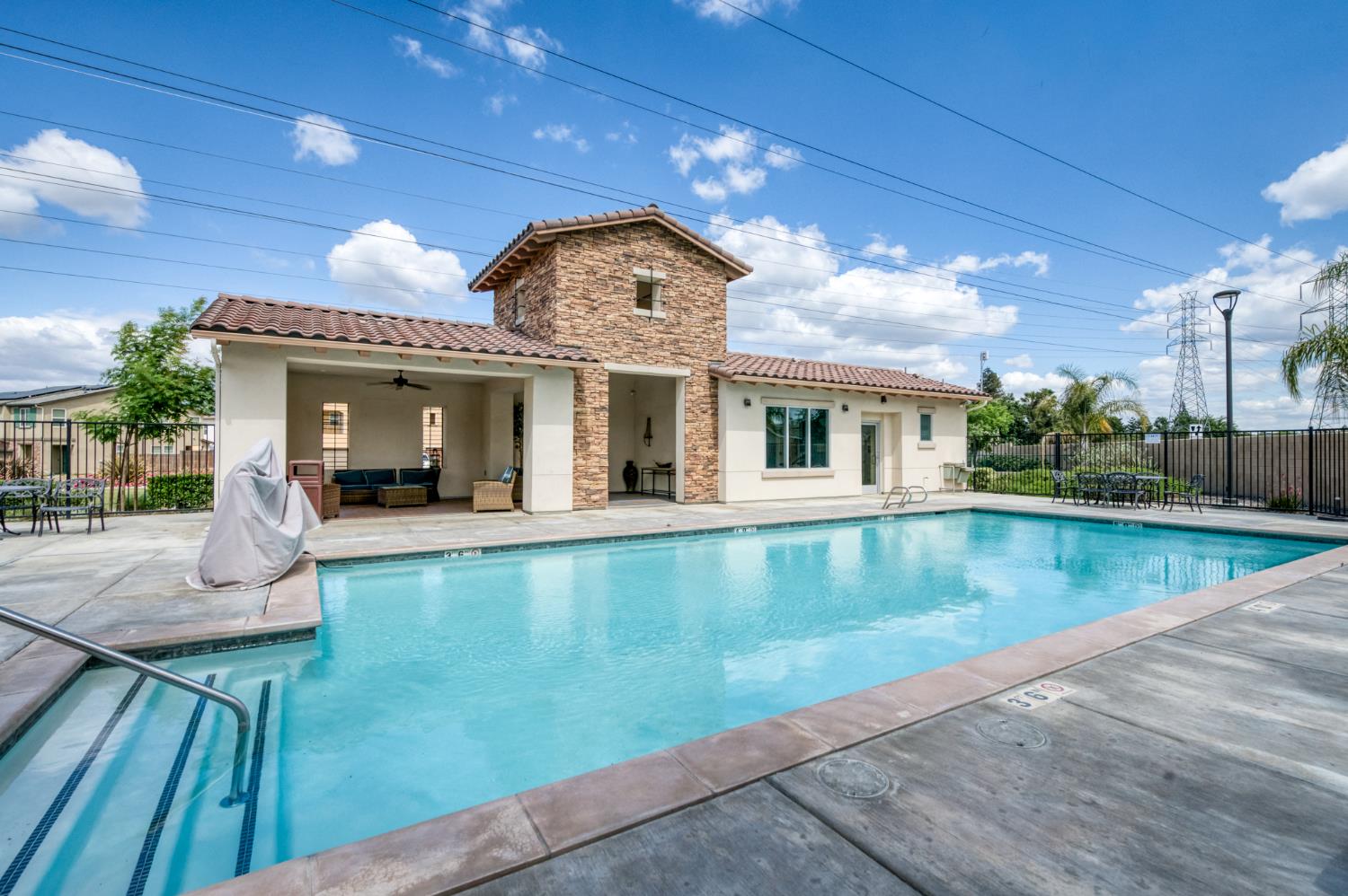 5402 W Santa Barbara Dr, Fresno, CA 93722