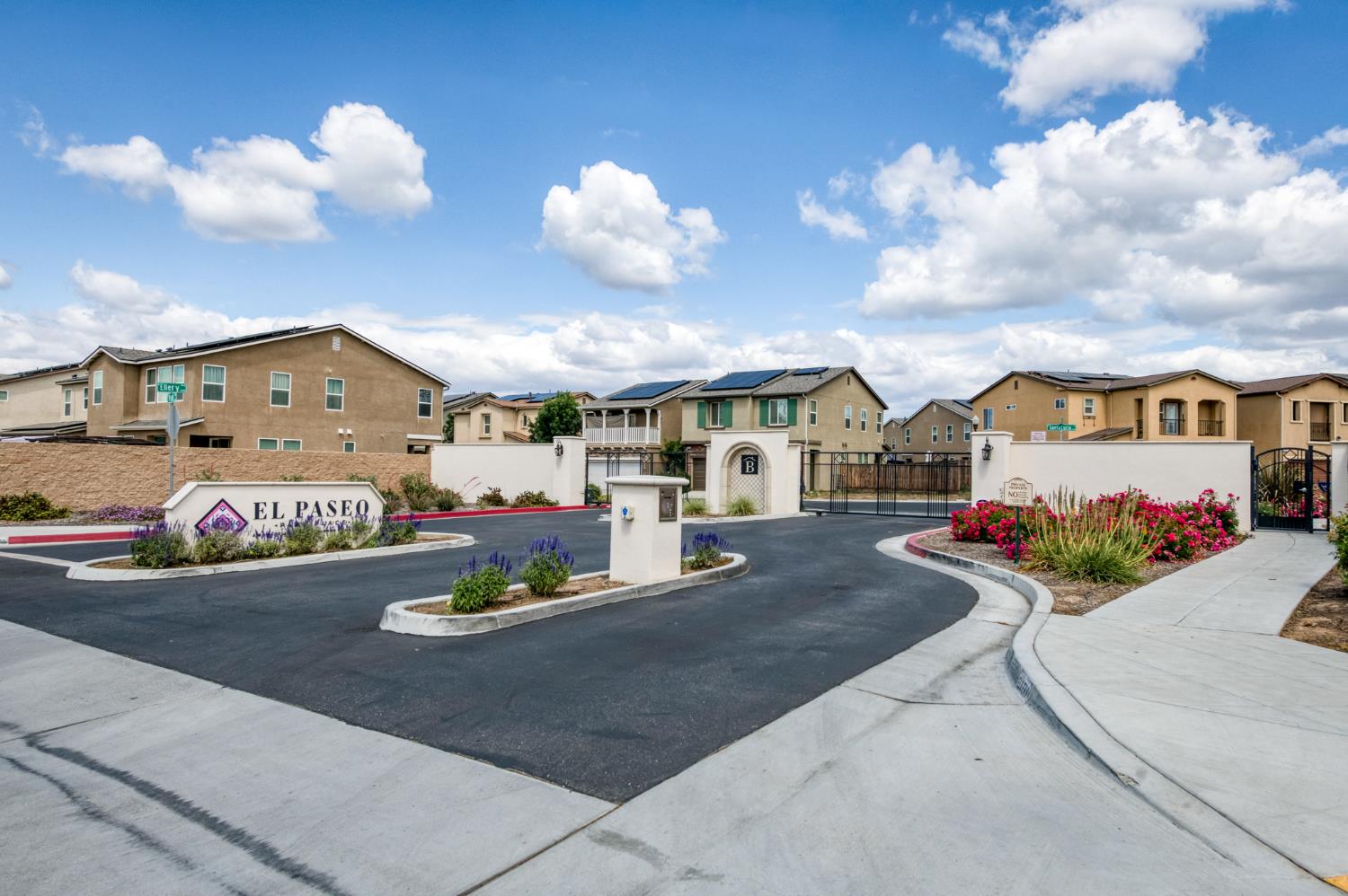 5402 W Santa Barbara Dr, Fresno, CA 93722
