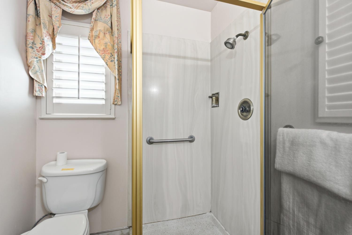 5180 N Wishon Ave #201, Fresno, CA 93704