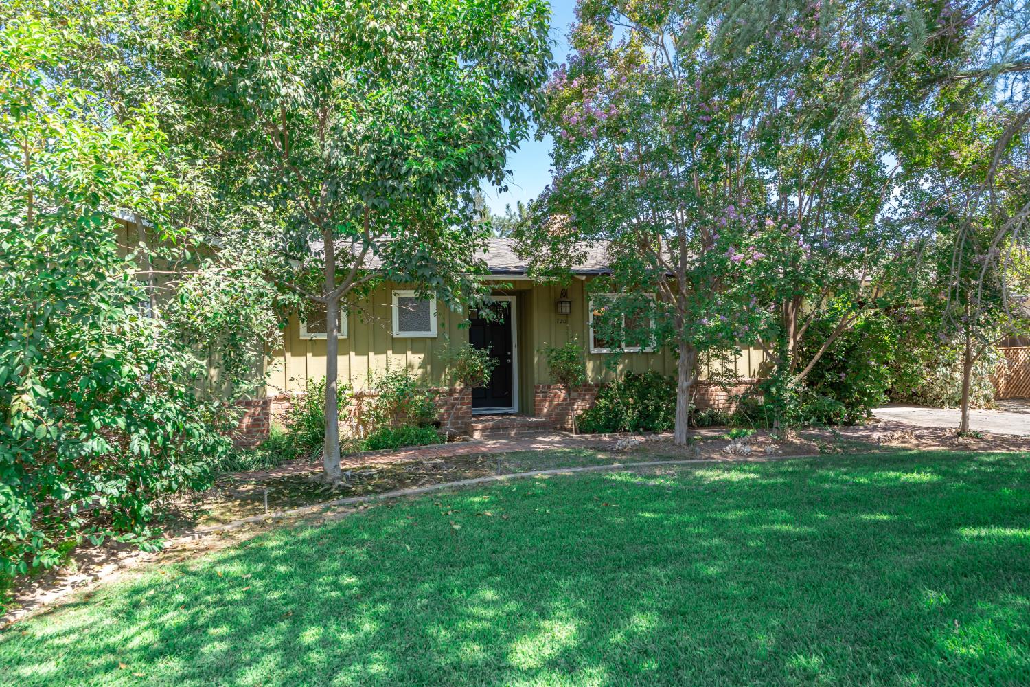 720 W Celeste Ave, Fresno, CA 93704