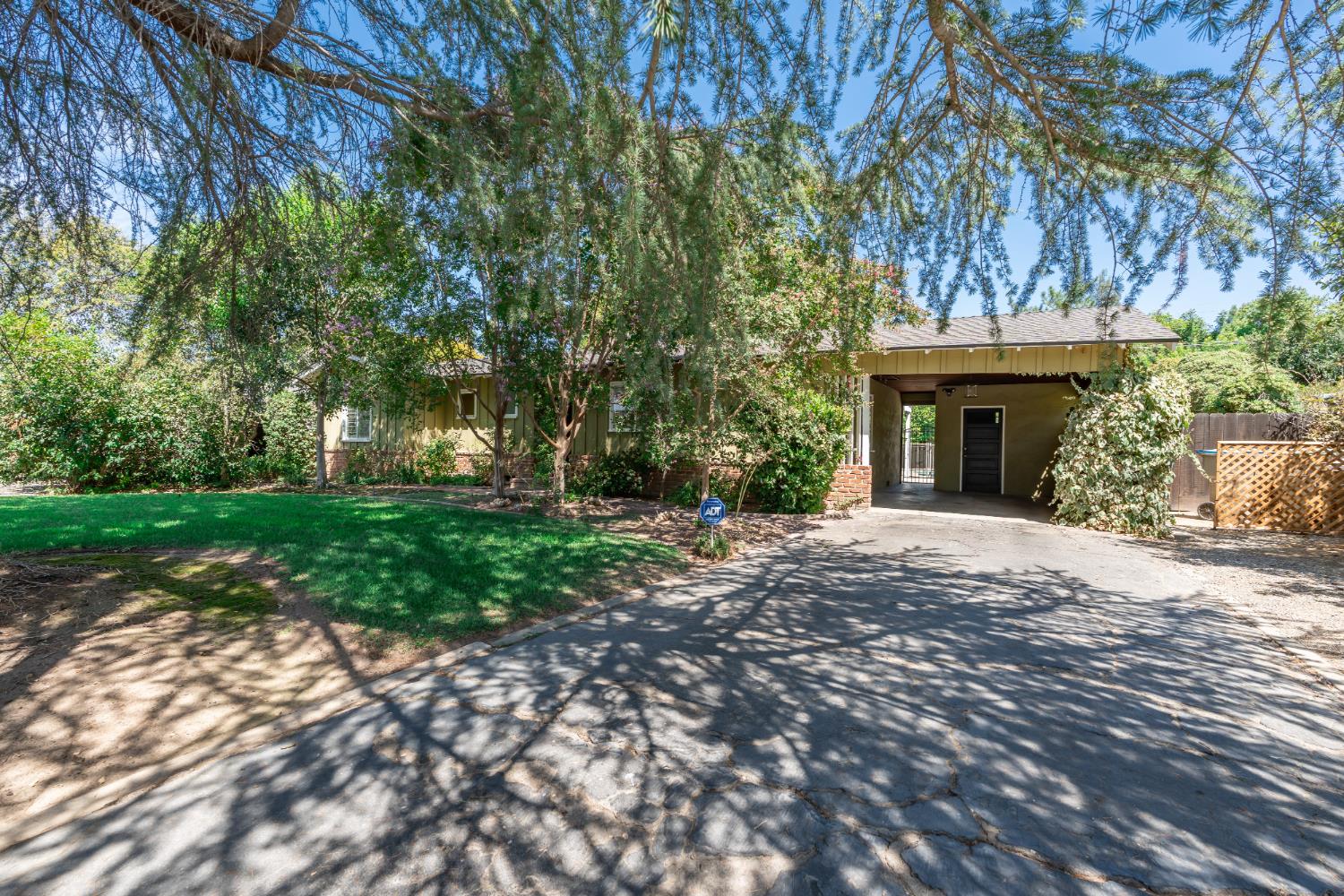 720 W Celeste Ave, Fresno, CA 93704