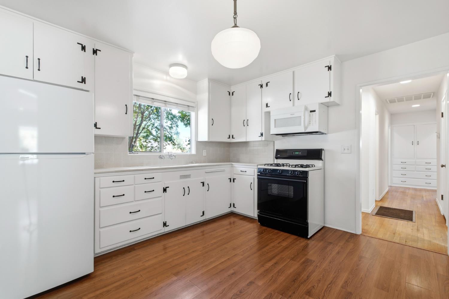 720 W Celeste Ave, Fresno, CA 93704