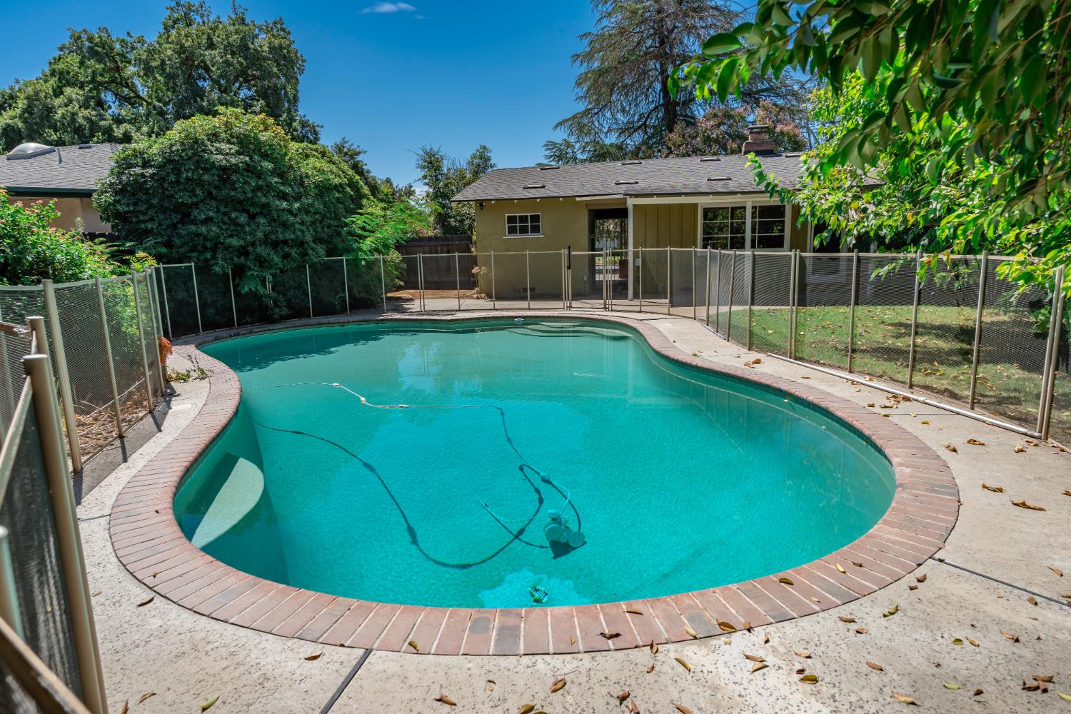 720 W Celeste Ave, Fresno, CA 93704