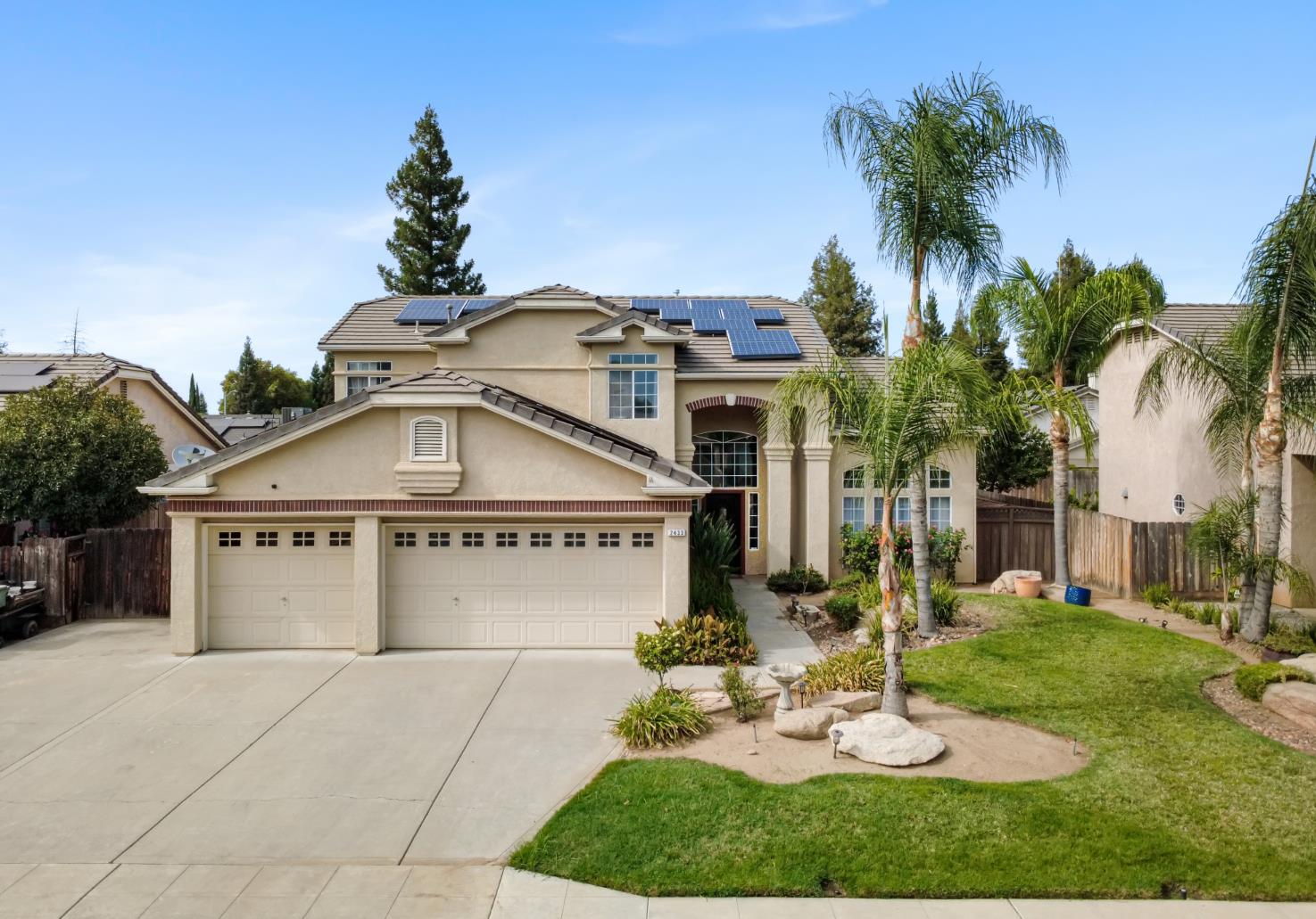 2433 Twain Ave, Clovis, CA 93611