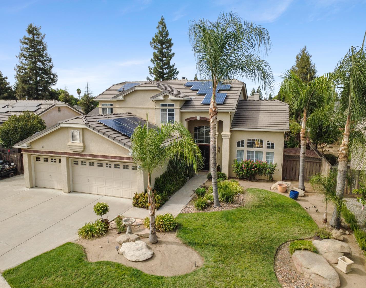2433 Twain Ave, Clovis, CA 93611