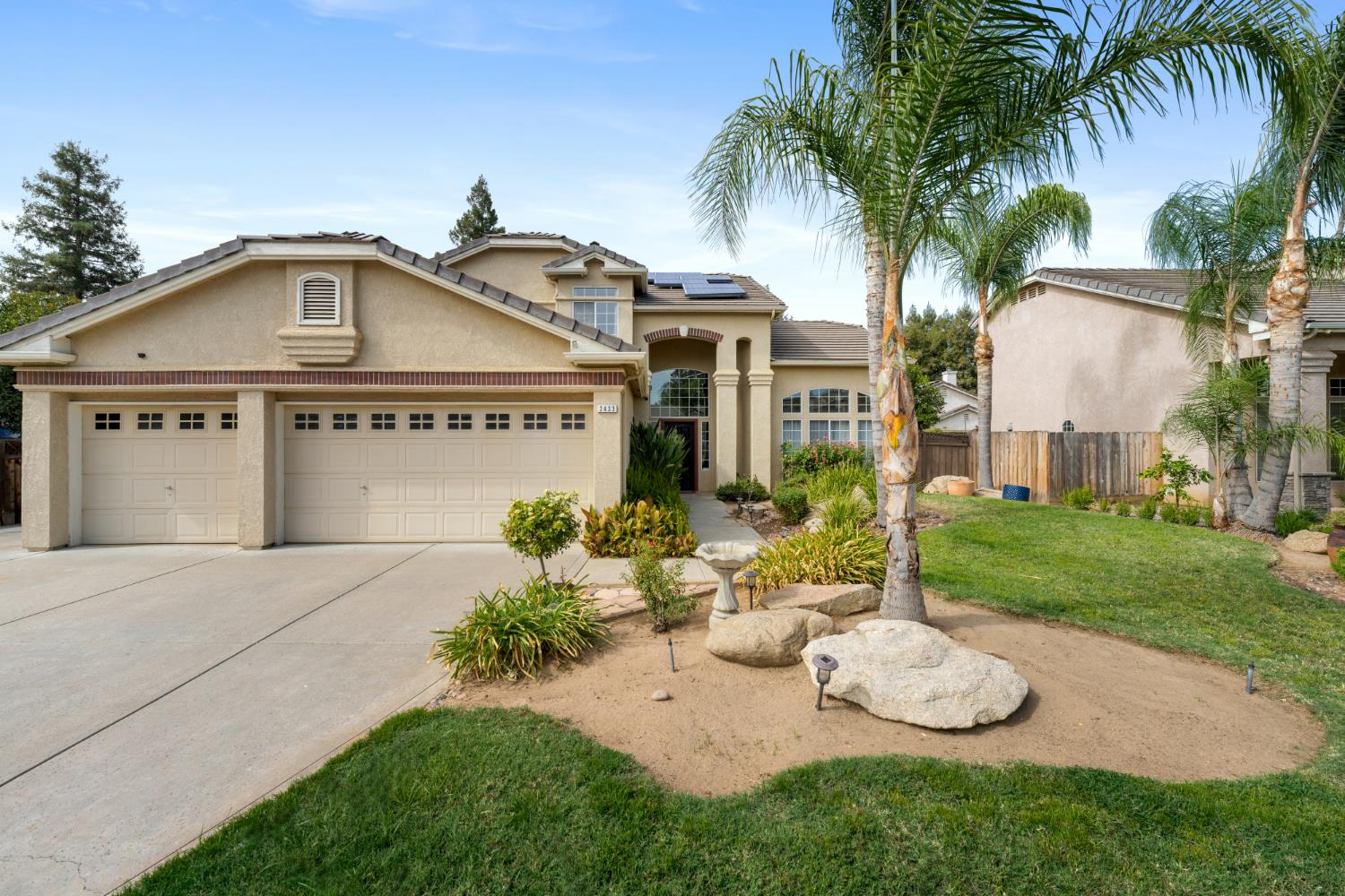 2433 Twain Ave, Clovis, CA 93611