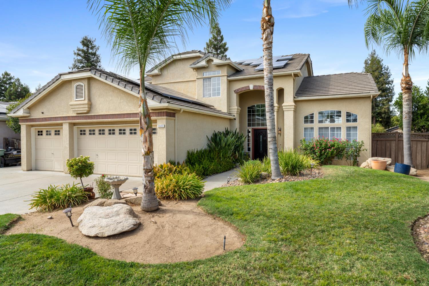 2433 Twain Ave, Clovis, CA 93611