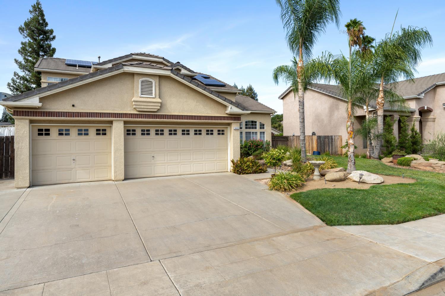 2433 Twain Ave, Clovis, CA 93611