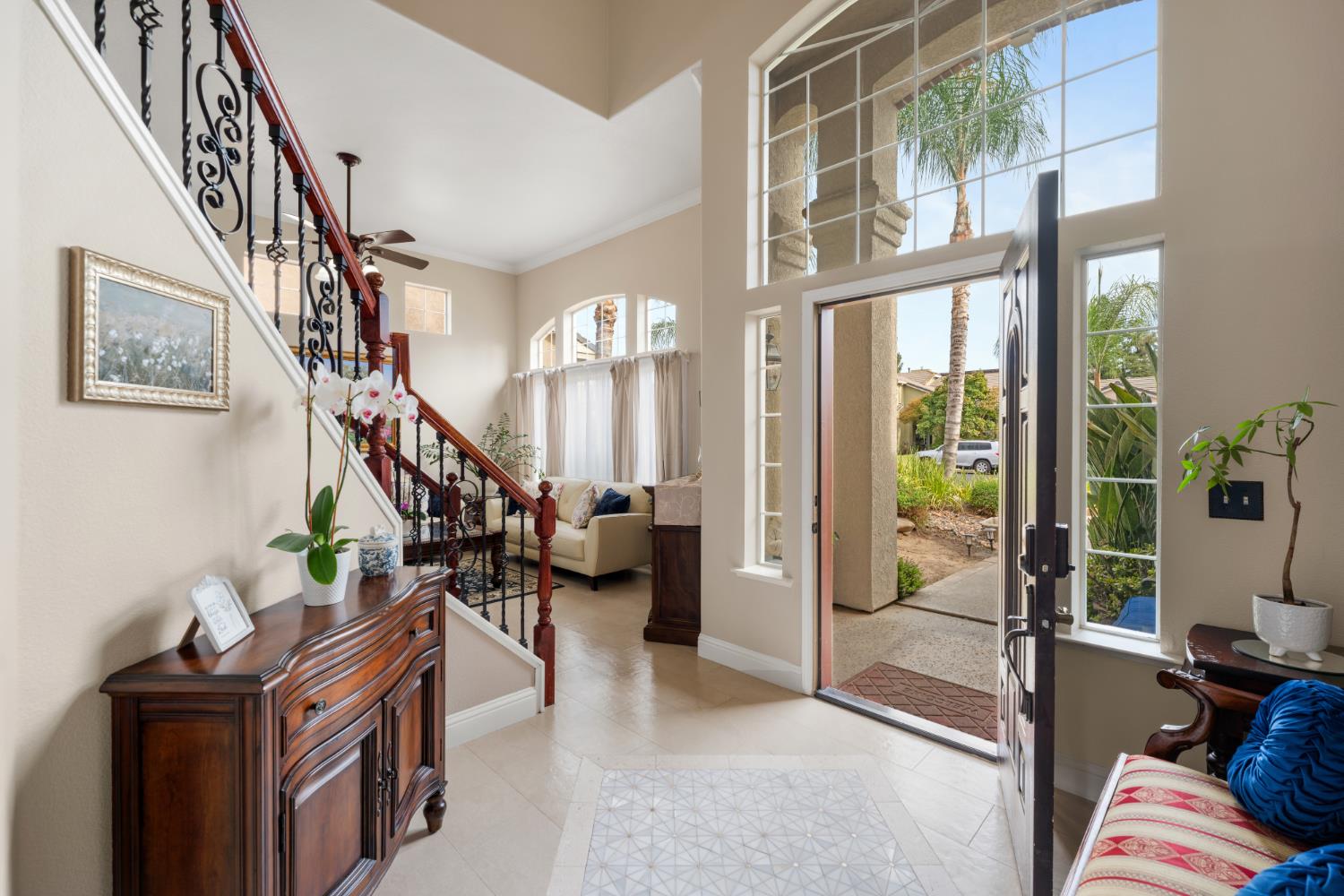 2433 Twain Ave, Clovis, CA 93611