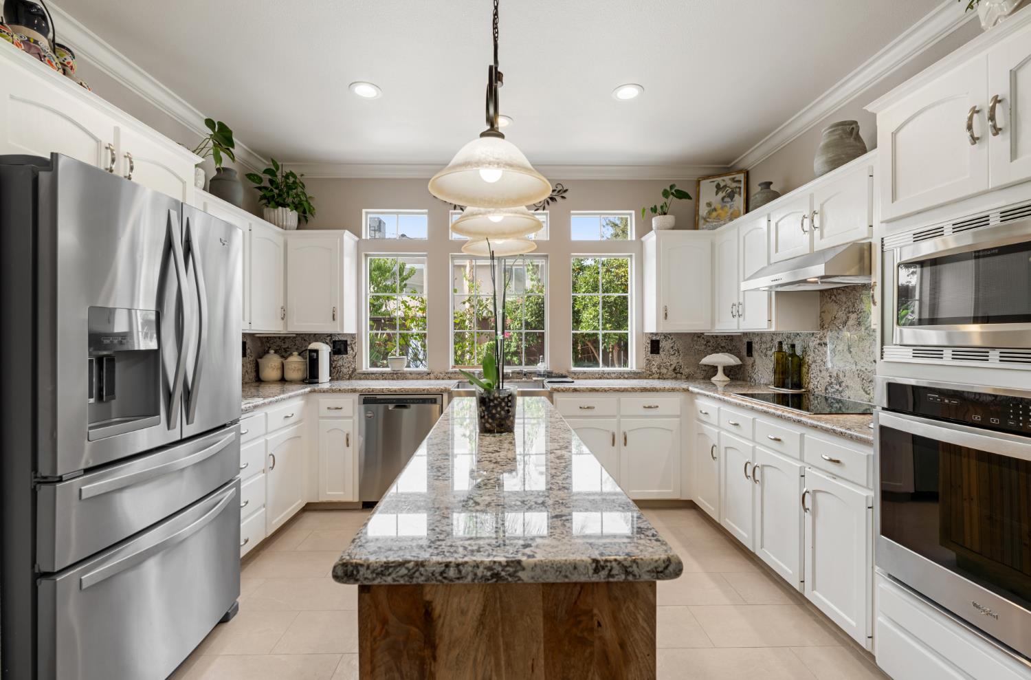 2433 Twain Ave, Clovis, CA 93611