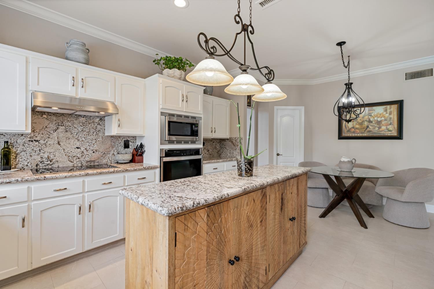 2433 Twain Ave, Clovis, CA 93611