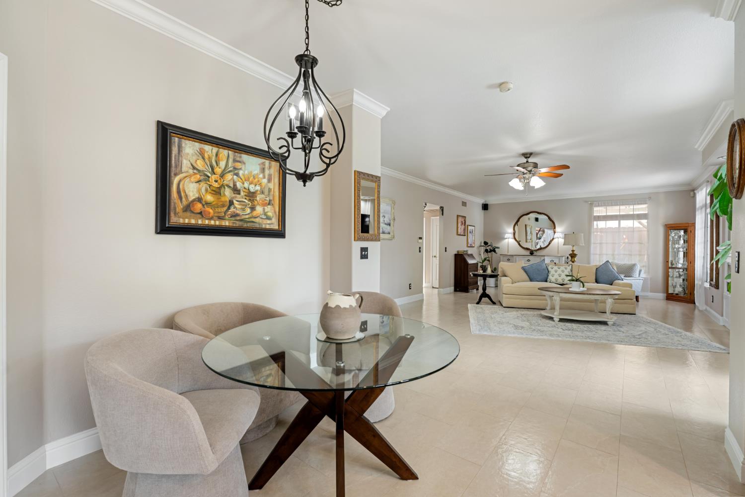 2433 Twain Ave, Clovis, CA 93611