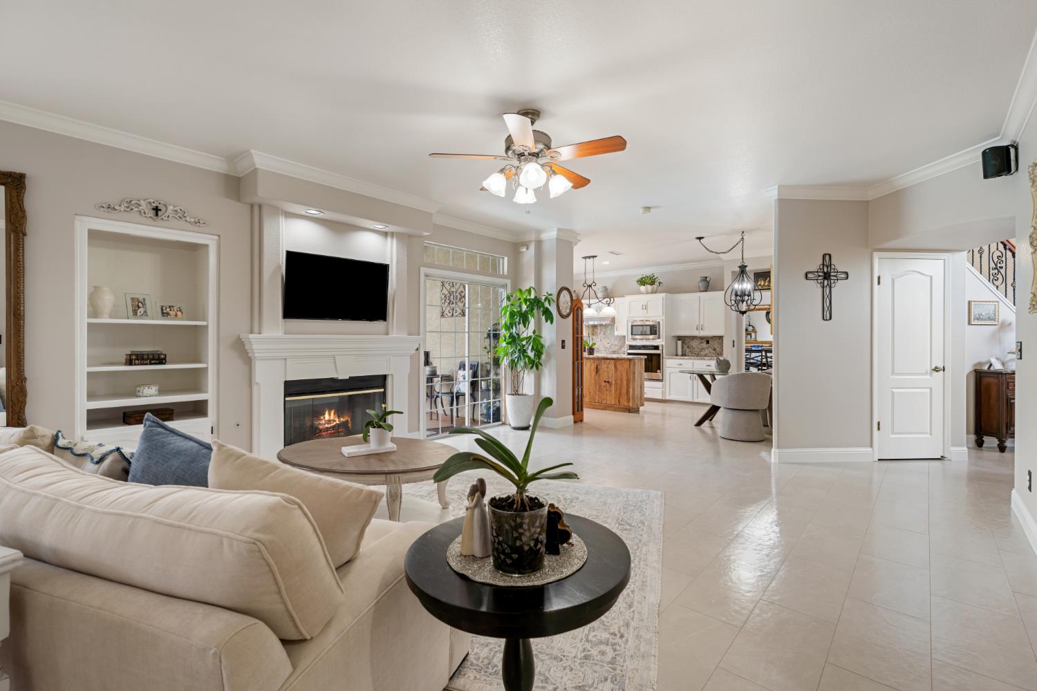 2433 Twain Ave, Clovis, CA 93611