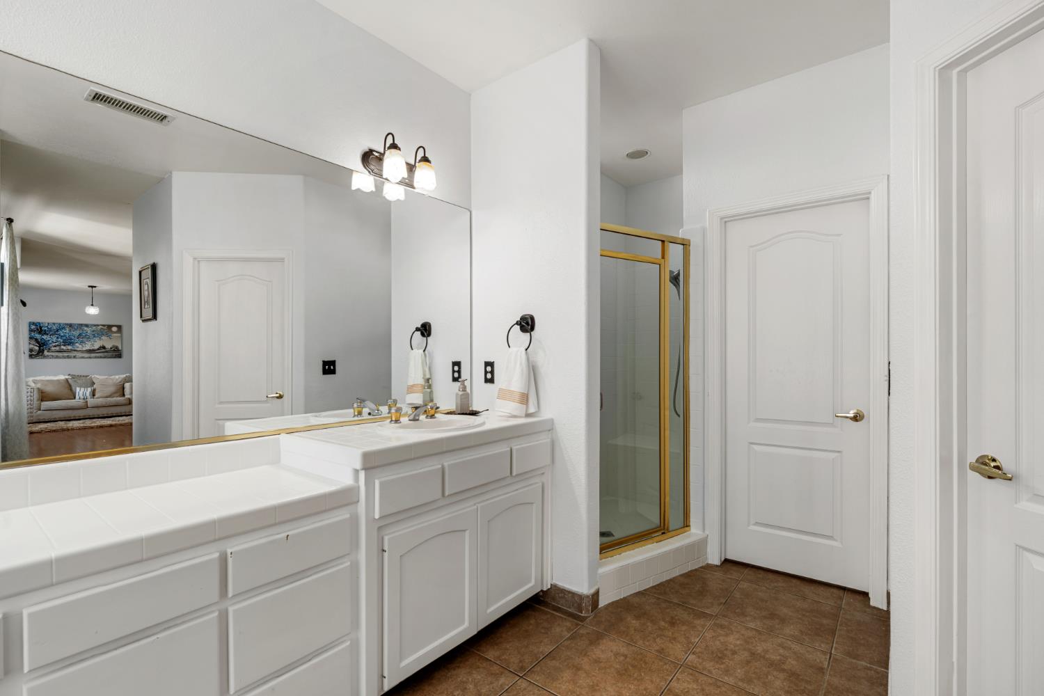 2433 Twain Ave, Clovis, CA 93611