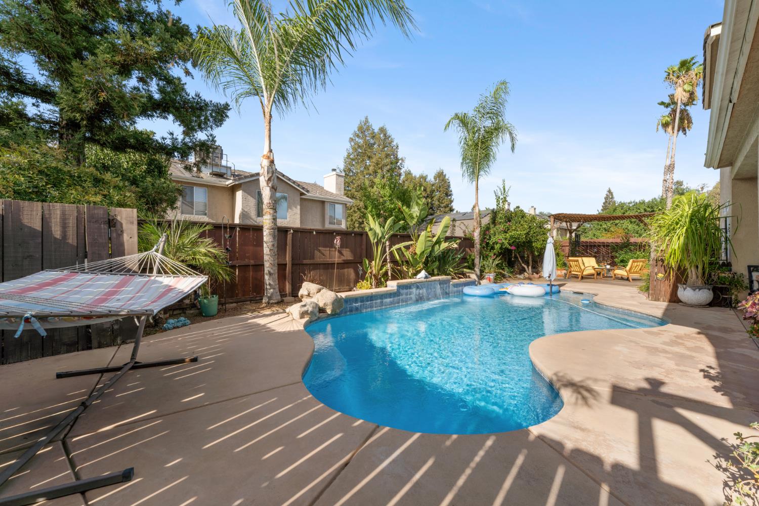 2433 Twain Ave, Clovis, CA 93611