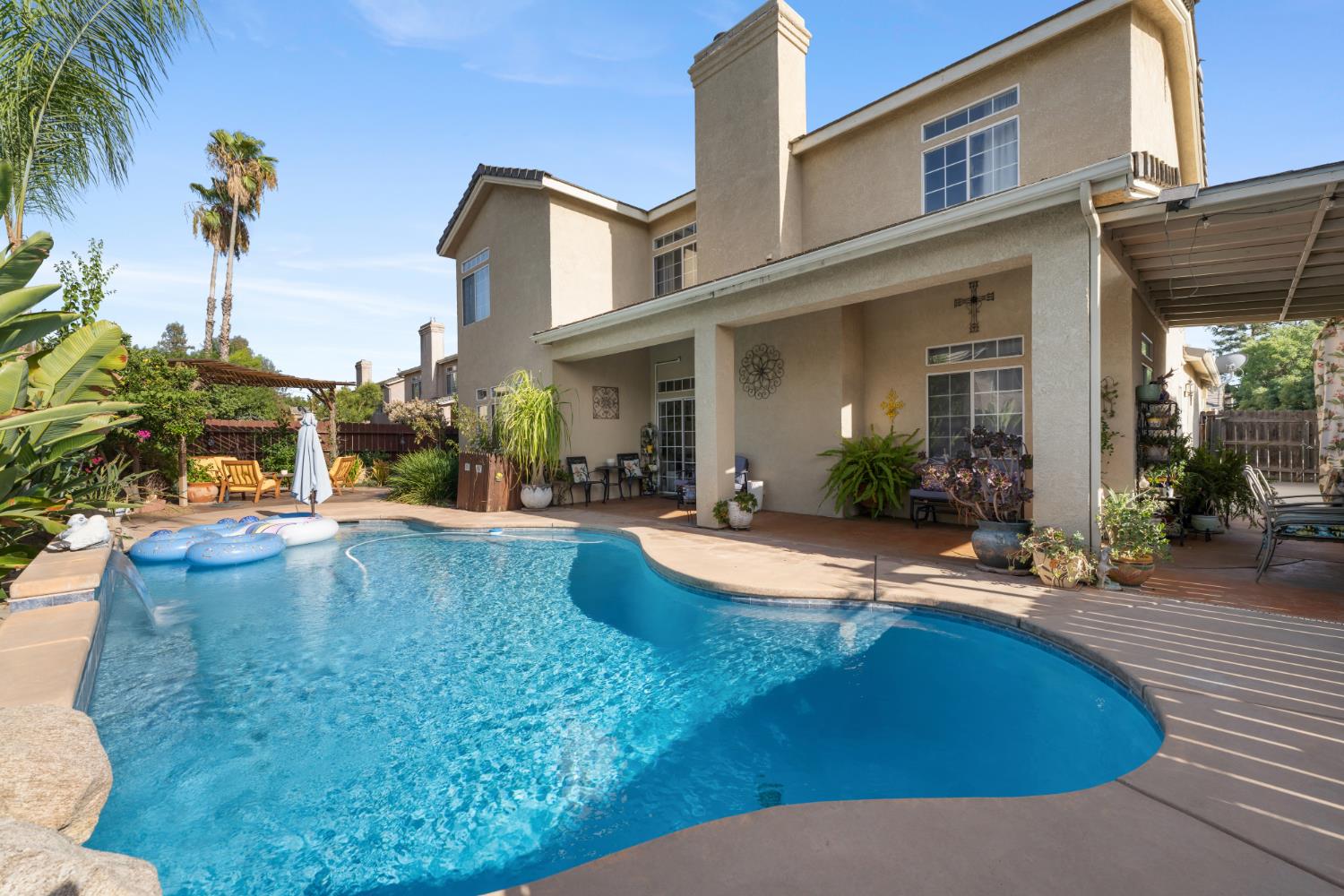 2433 Twain Ave, Clovis, CA 93611