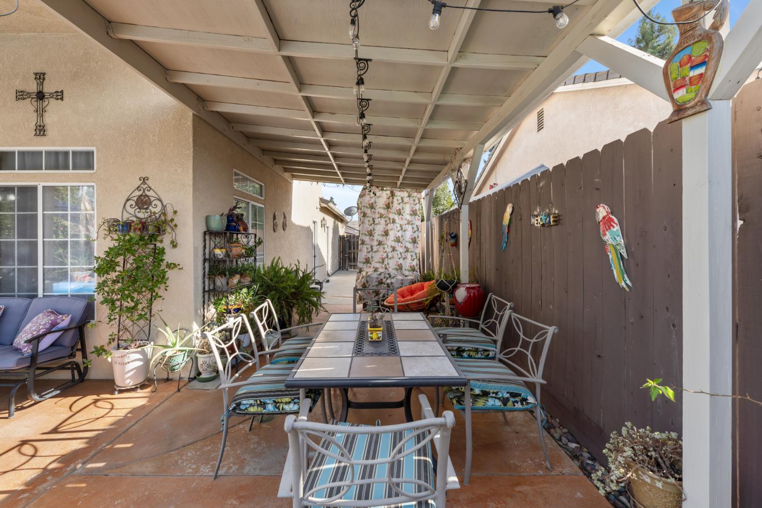 2433 Twain Ave, Clovis, CA 93611