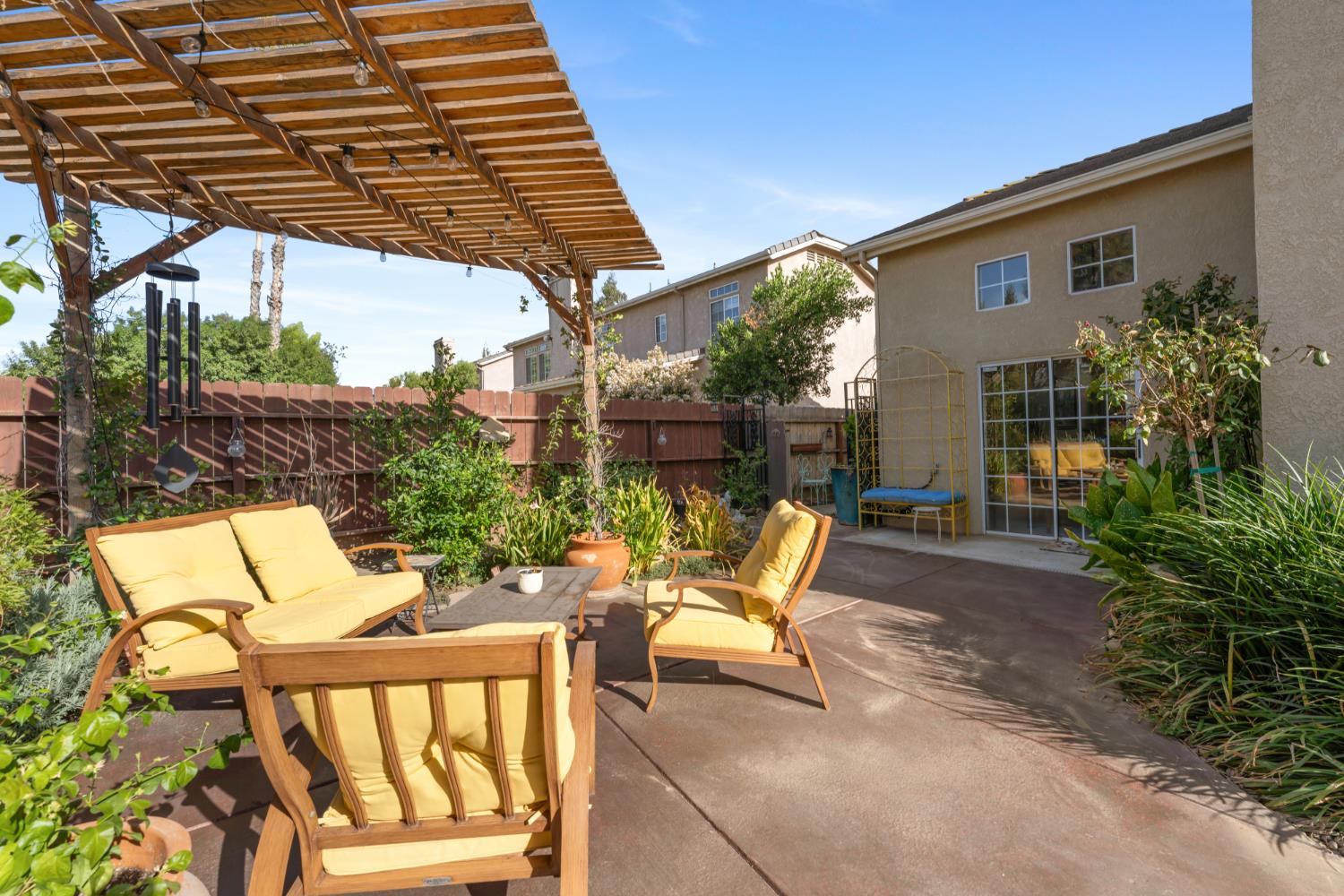 2433 Twain Ave, Clovis, CA 93611