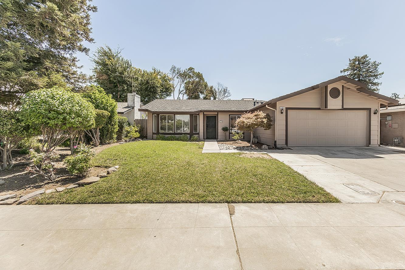 5193 W Hampton Way, Fresno, CA 93722