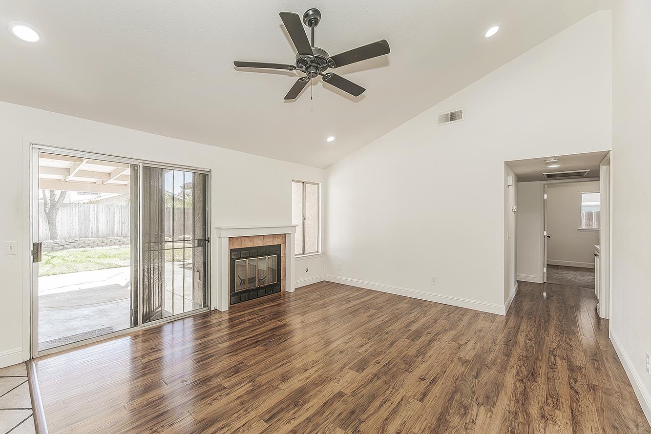 5193 W Hampton Way, Fresno, CA 93722