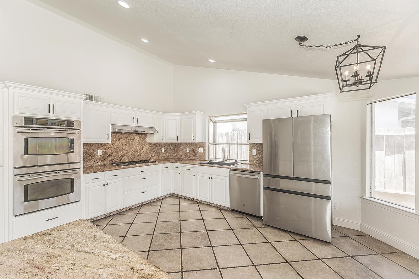 5193 W Hampton Way, Fresno, CA 93722