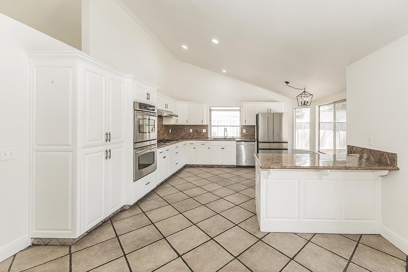 5193 W Hampton Way, Fresno, CA 93722